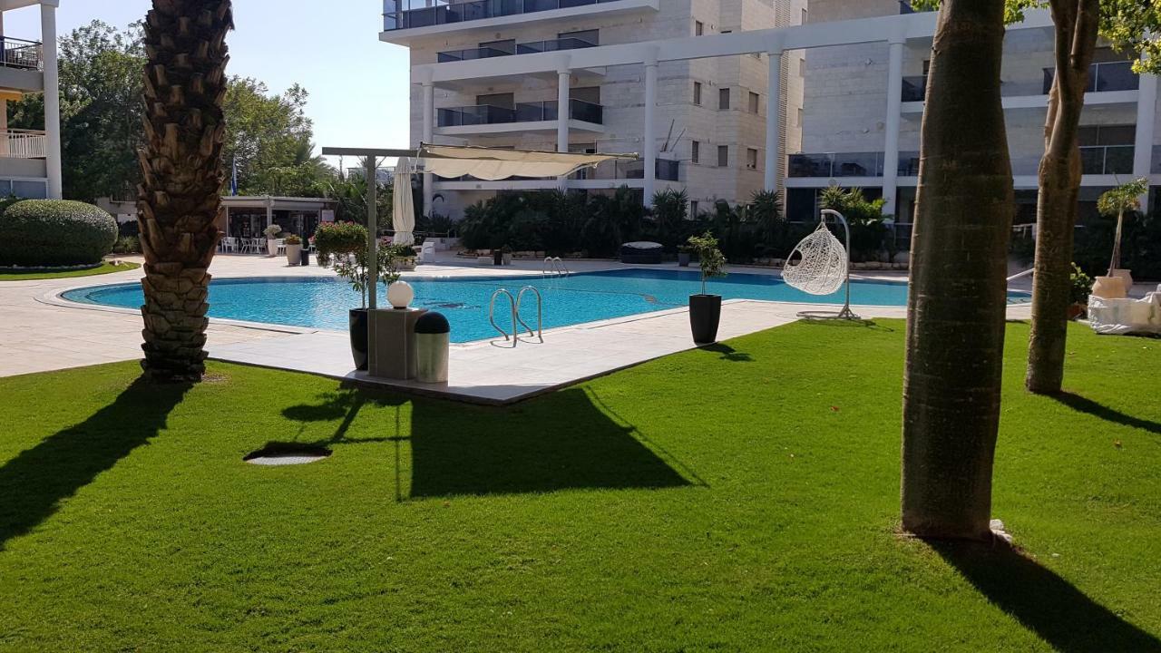 Апартаменты דירת גן פונה לבריכה - Pool Garden View Эйлат Экстерьер фото
